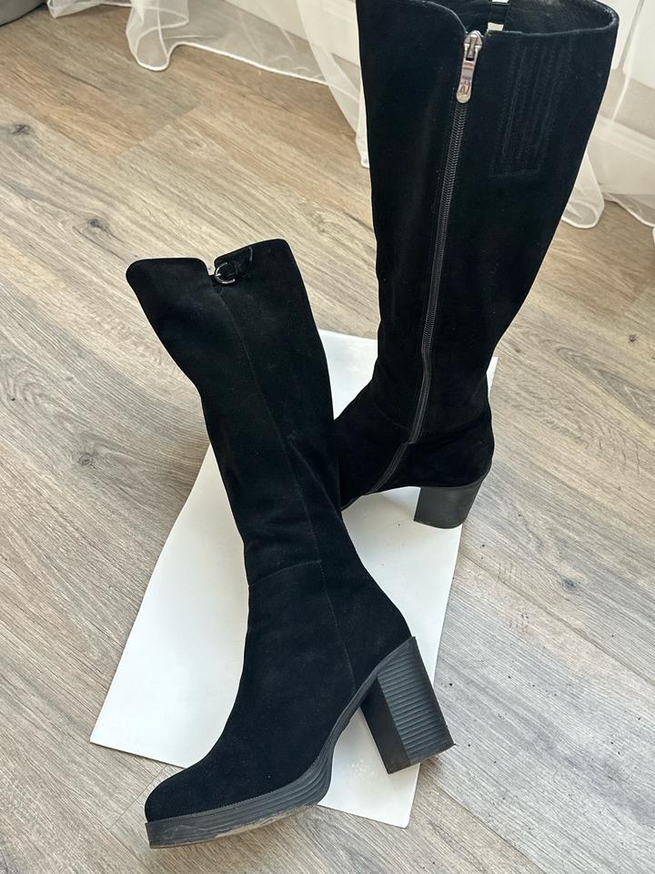 Зимние сапоги на каблуках