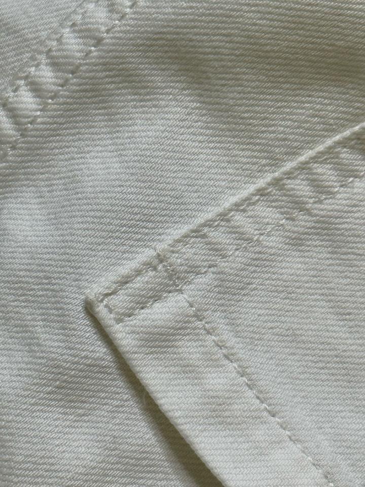 Белые джинсы на высокой посадке Bershka