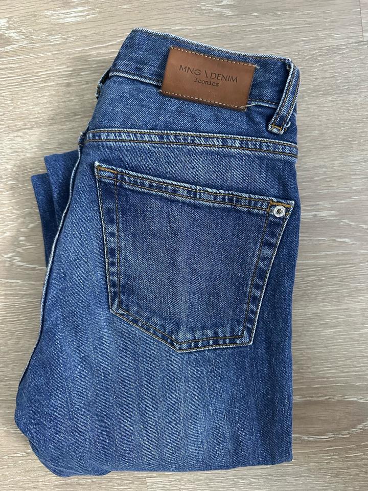 Джинсы прямого кроя mango