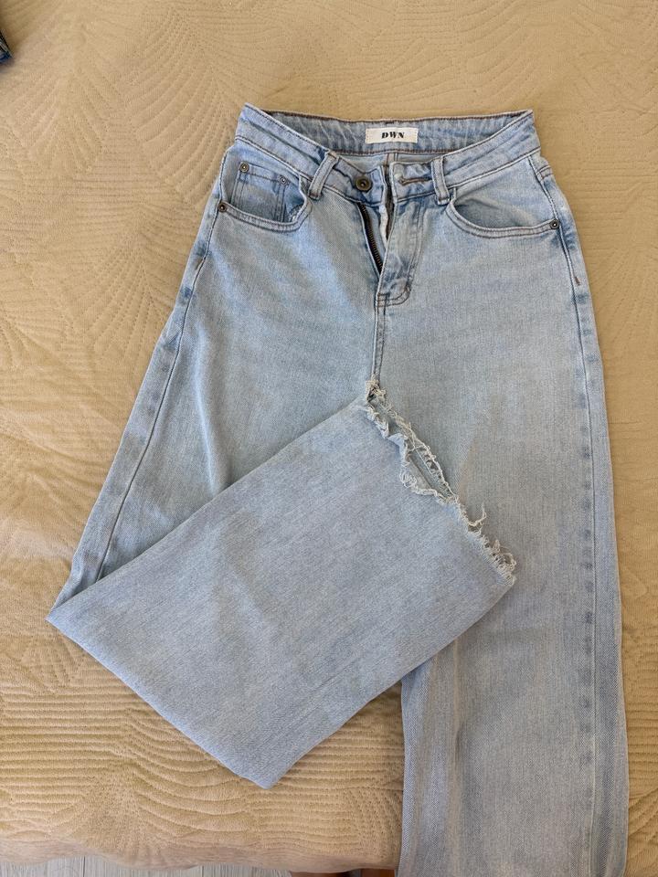 Джинсы , светло синего цвета