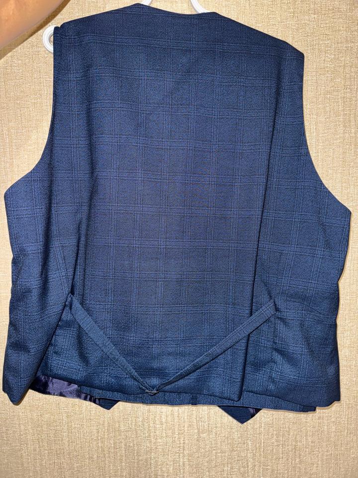 Мужской костюм в отличном состоянии