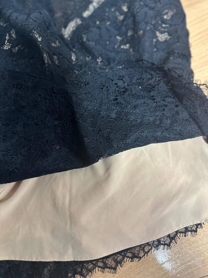 Элегантный кружевной топ BCBGMAXAZRIA