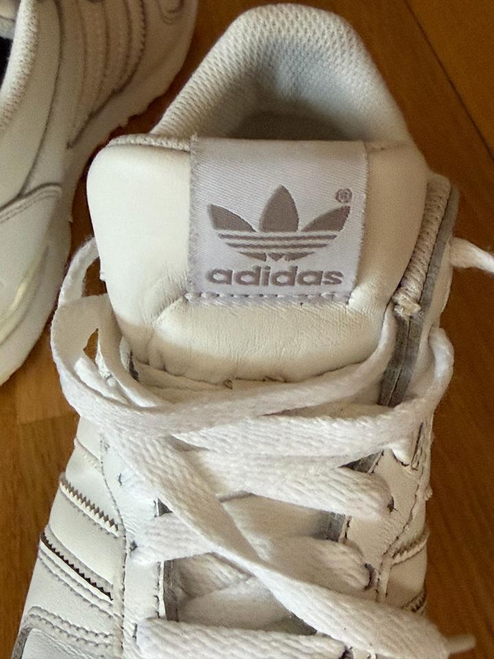 Кроссовки Adidas