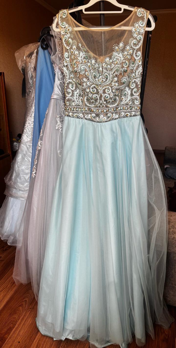 Вечернее платье