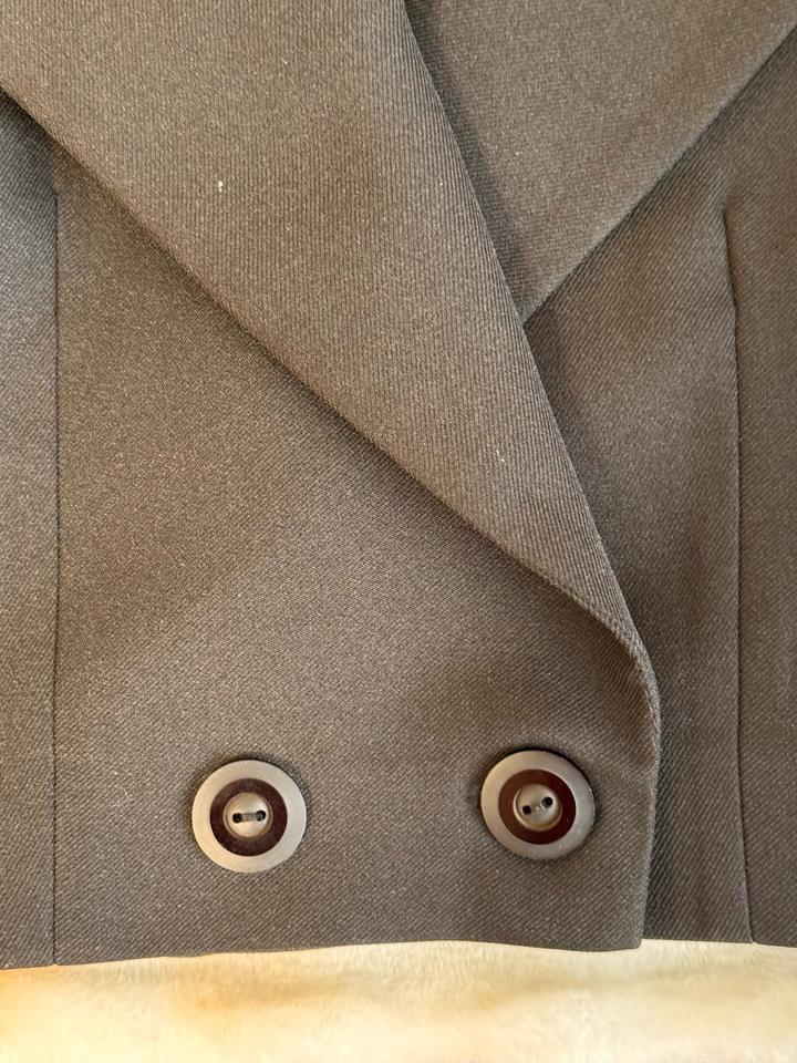 Короткий классический пиджак