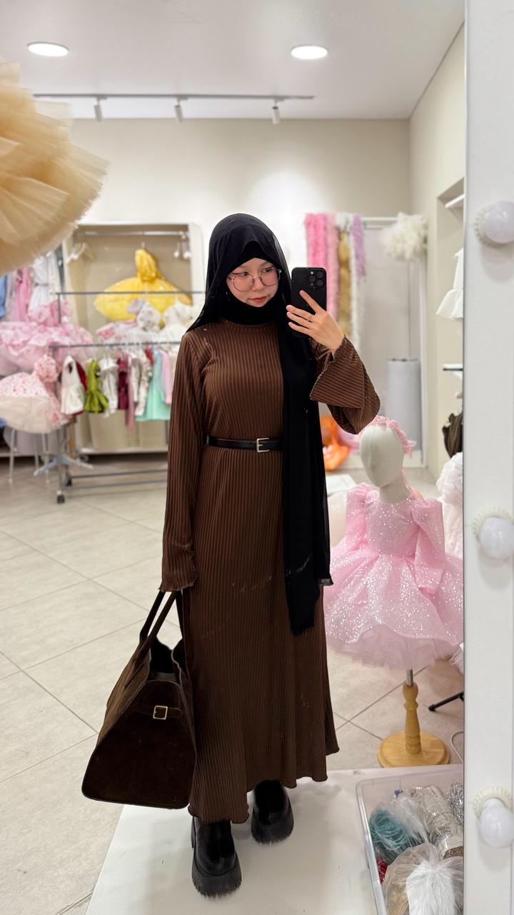 Коричневое платье длинное