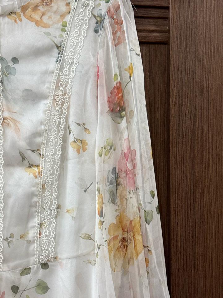 Шикарное платье ,нежное