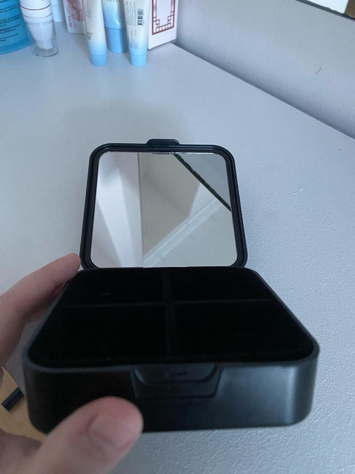 Органайзер для украшений от бренда clio в коллабе