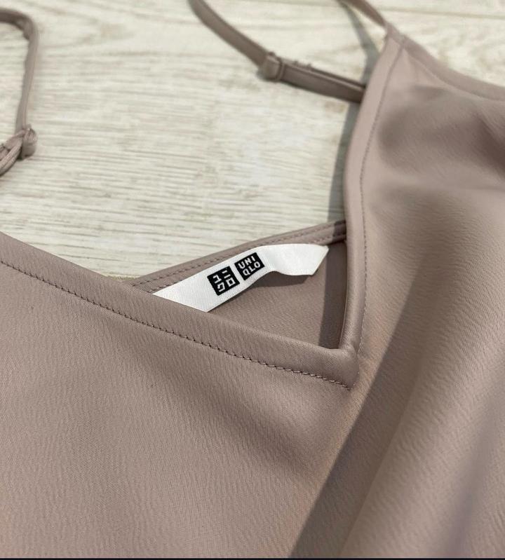 Атласная майка Uniqlo