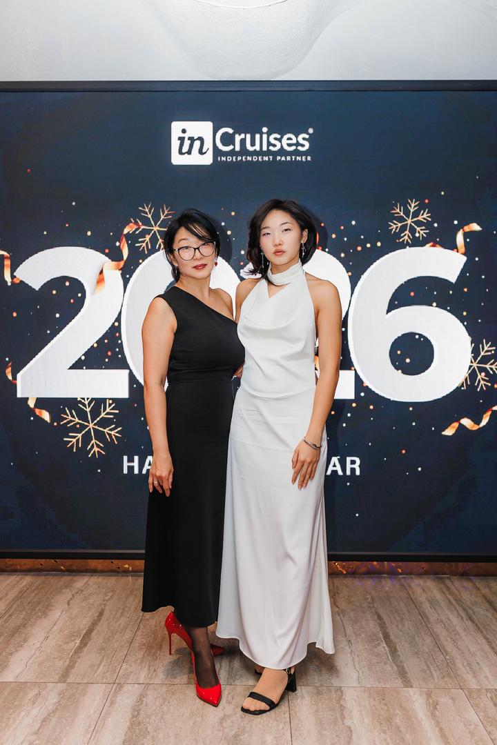 Белое платье с открытой спиной