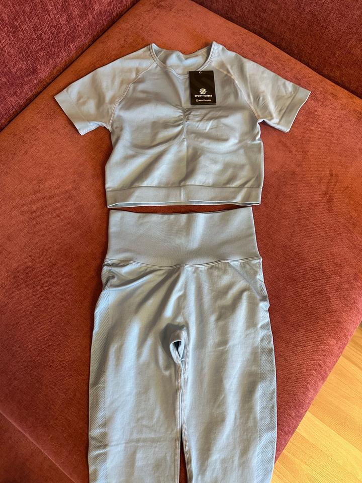 Фитнес костюм push-up новый