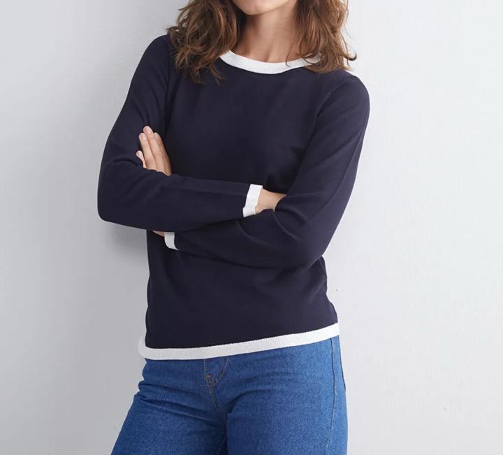 Женский трикотажный свитер