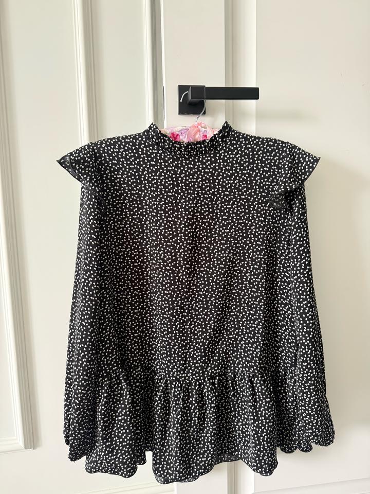 Шифоновая блузка в горошек