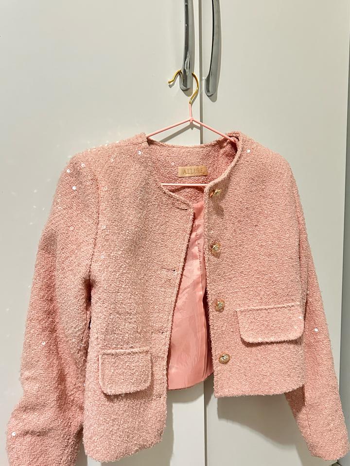Розовый пиджак с пайетками