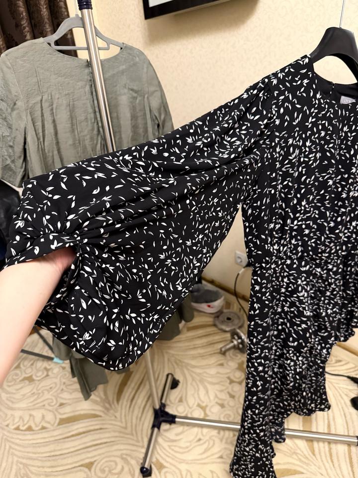 Черное платье в цветочек Lichi