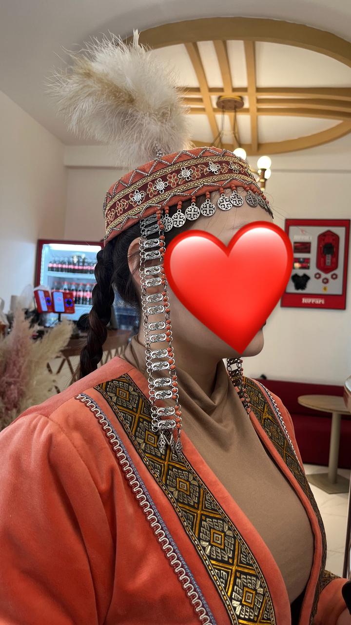 Қазақша шапан және сәукеле