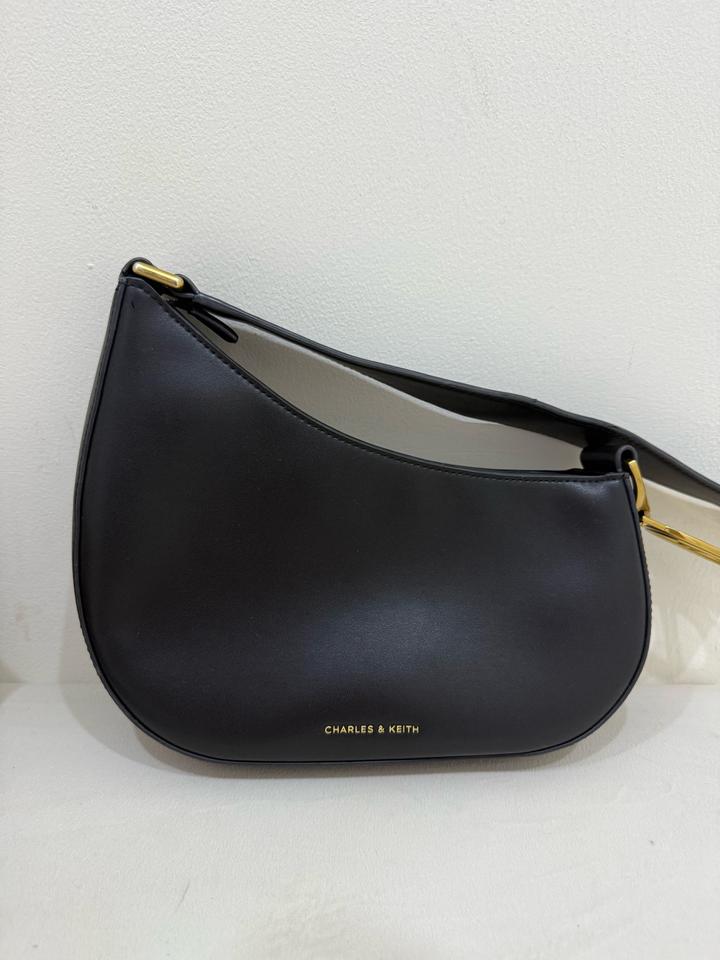 Charles and keith сумочка