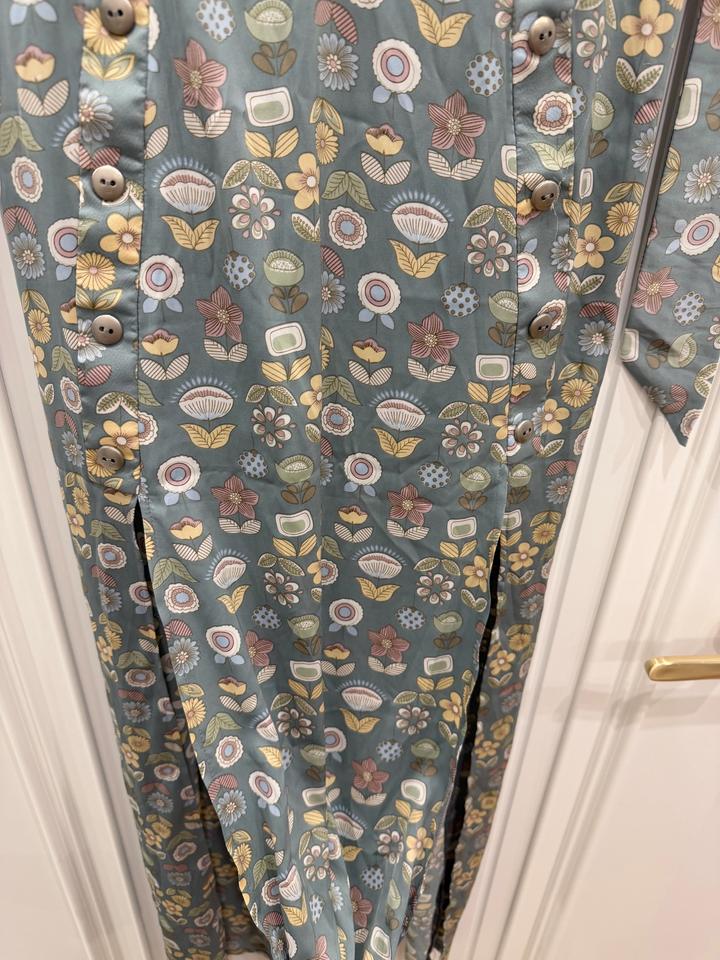 Платье из шелка, новое