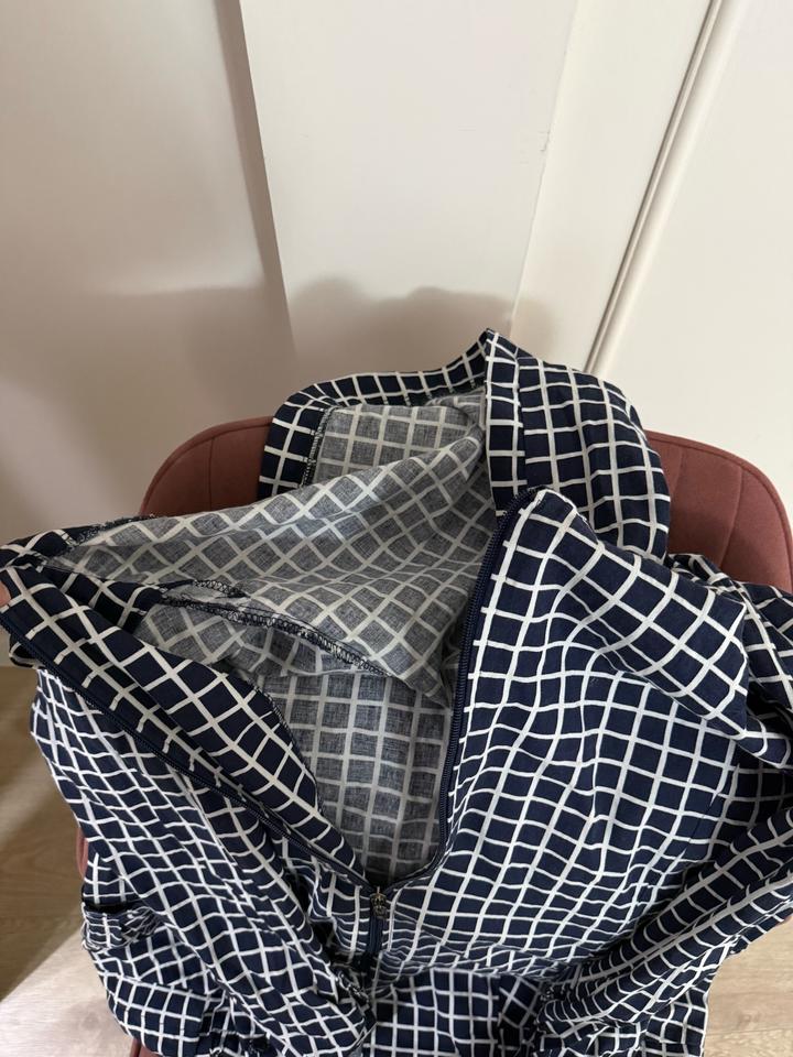 Ветровка женская