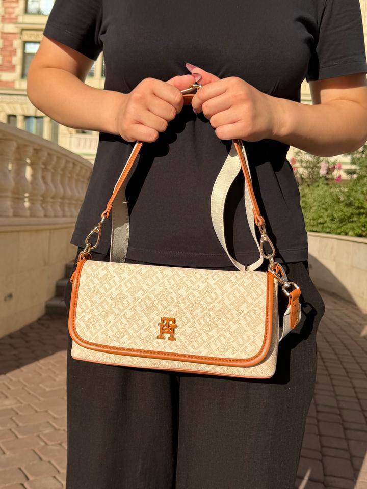 Tommy Hilfiger Monogram Convertible Bag Beige/Camel