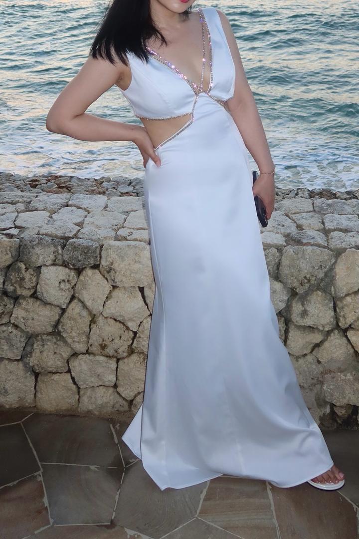 Шикарное платье Lichi.