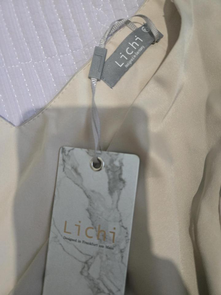 Бежевое платье Lichi
