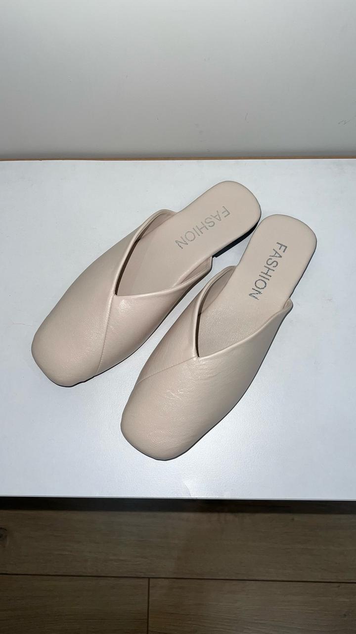 Шлепанцы беж