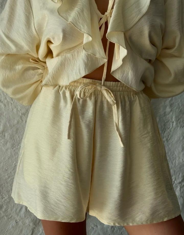 Костюм двойка летний с шортами.