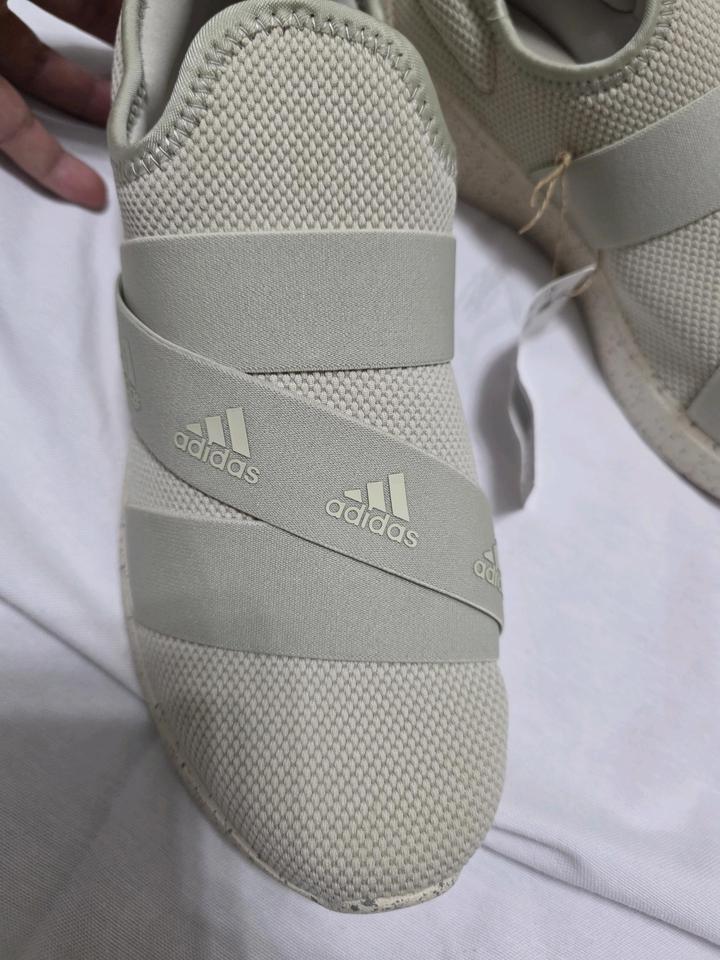 Женские кроссовки Adidas