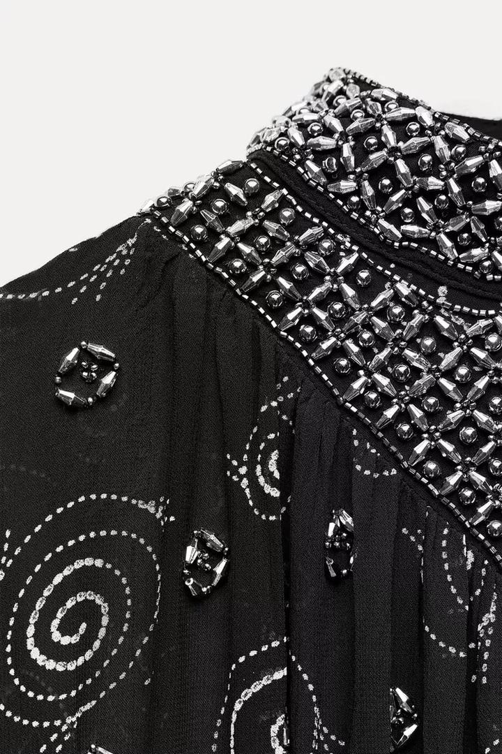 Черное платье с вышивкой Zara