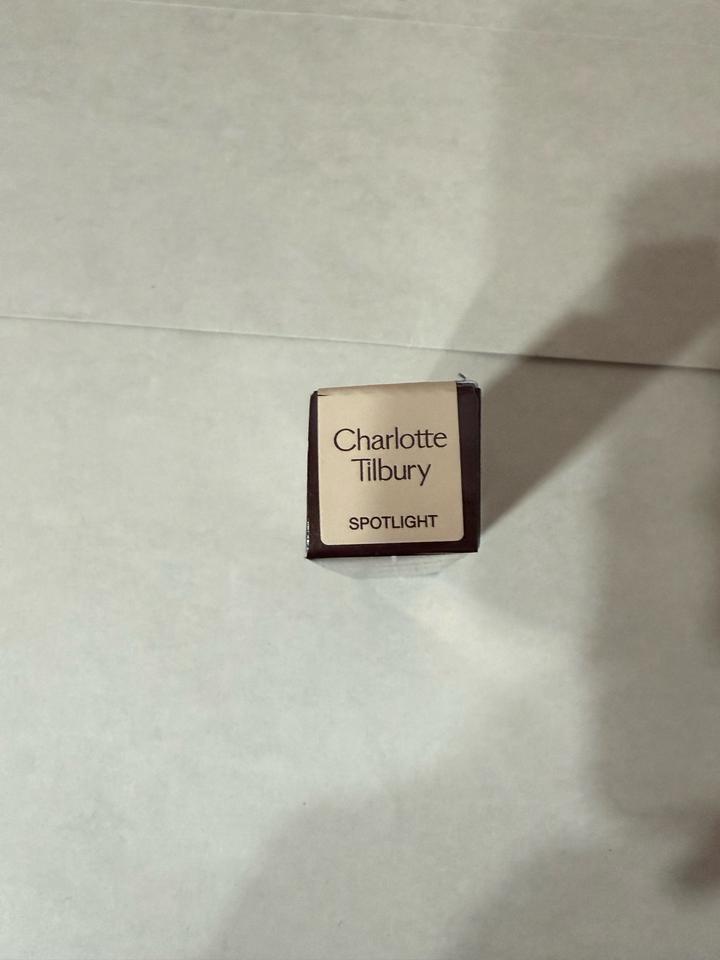 Жидкий хайлайтер Charlotte Tilbury Spotlight