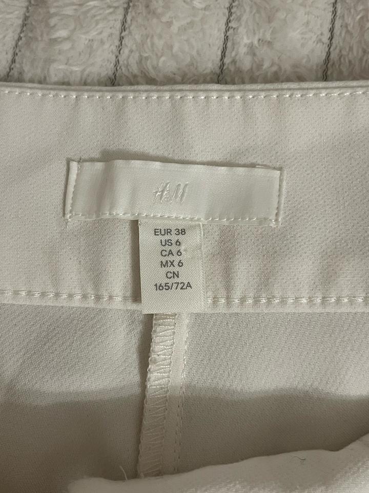 белые штаны от H&M