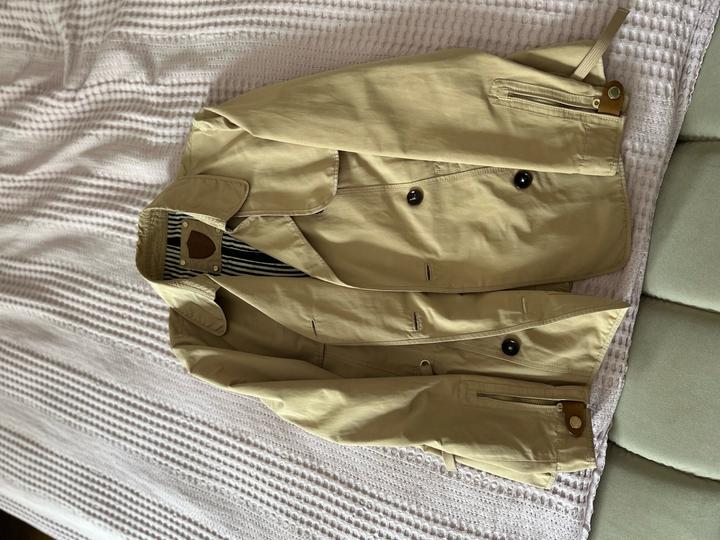 Короткий тренч Massimo dutti