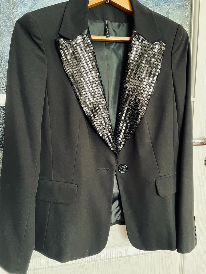 Жакет(Пиджак) NAFNAF с пайетками.