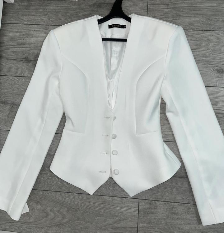 Белый пиджак