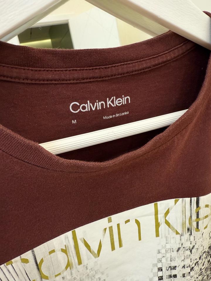 Футболка Calvin Klein коричневого цвета