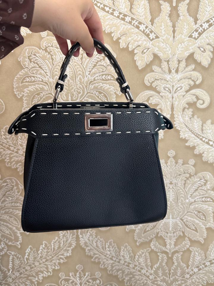 Черная кожаная сумка под Fendi