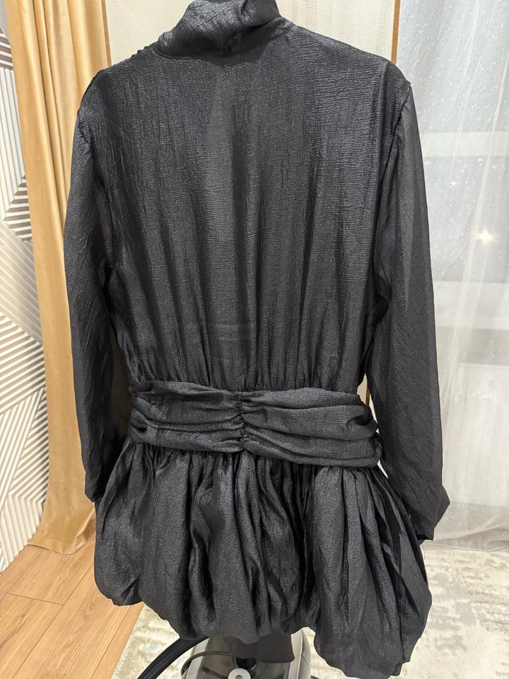 Черное платье , покупалось в Шоуруме в Алмате