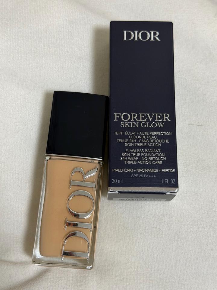 Dior Forever Skin Glow 2.5N ✨
