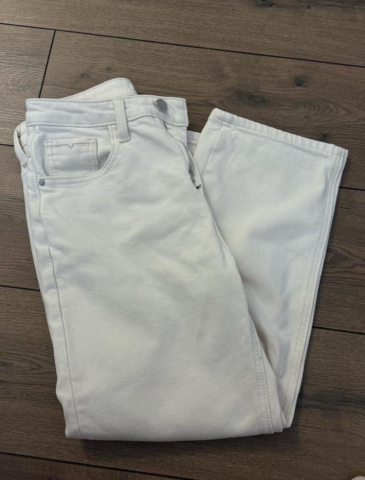 бежевые джинсы