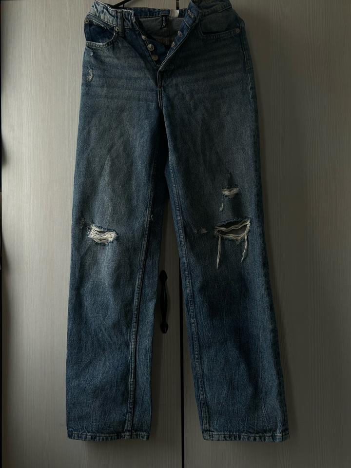 рваные джинсы