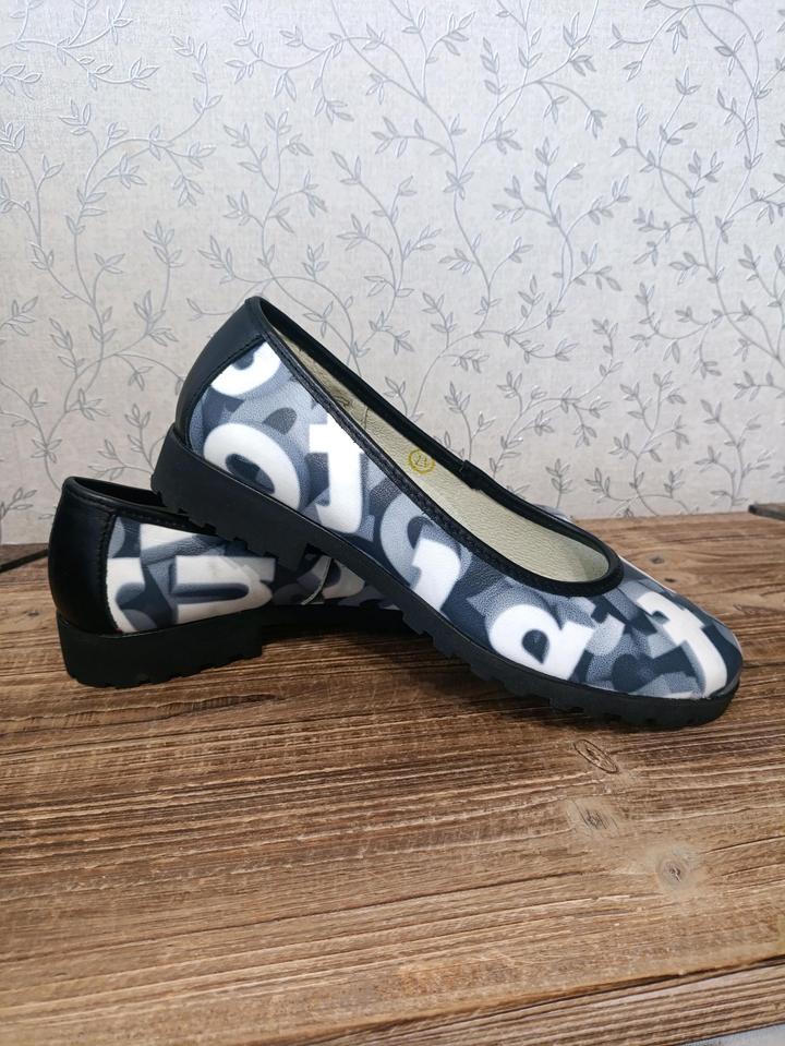 Туфли школьные для девочки марки Котофей.37 р