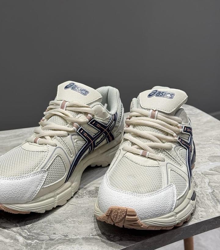 Кроссовки ASICS