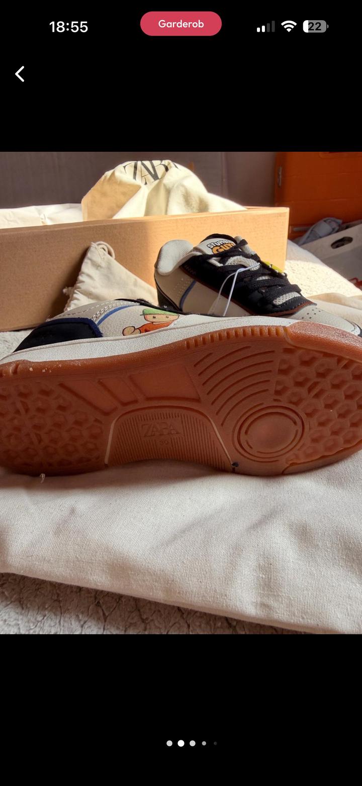 Продам кроссовки детские Zara