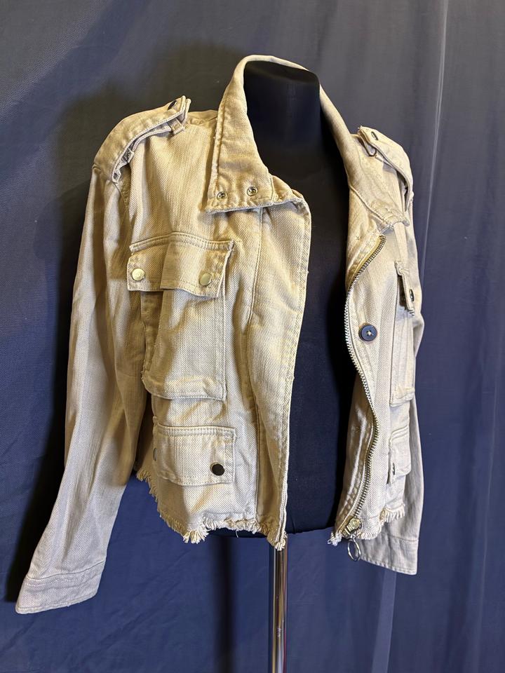 Курточка Bershka