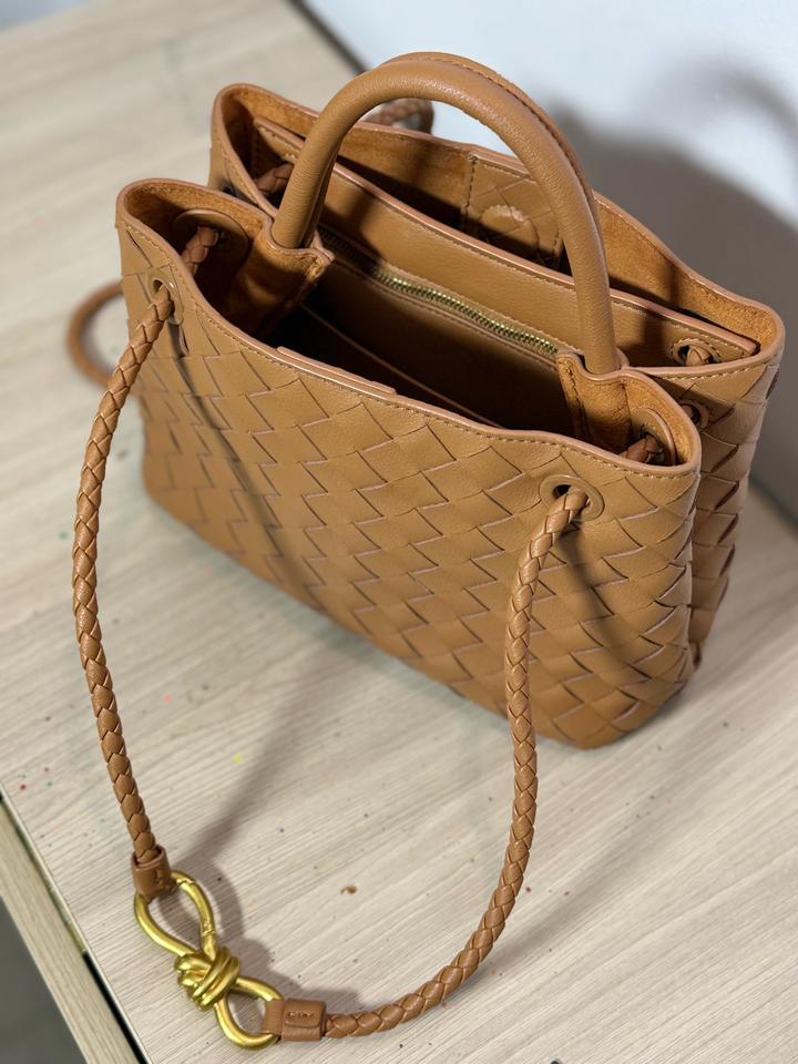 Тоут плетеный из натуральной кожи ,Италия карамель