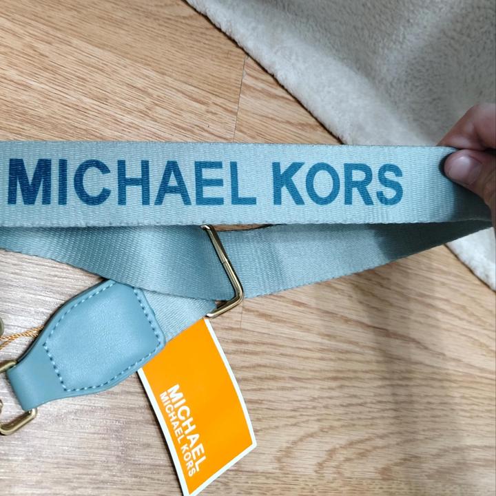 Голубая сумка Michael Kors
