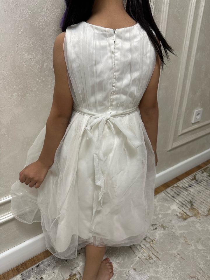 Нарядное белое детское платье