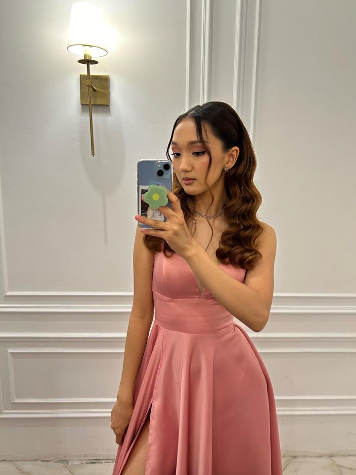 Розовое вечернее платье