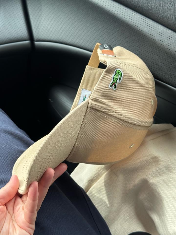 Базовая бежевая кепка Lacoste